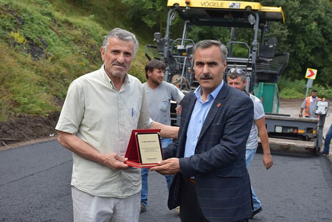 Dikmen'den teşekkür plaketi
