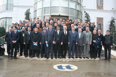 <h1 class="baslik"><font face="arial,helvetica,sans-serif" size="2" color="#000000">G&uuml;c&uuml;m&uuml;z&uuml;n Kaynağı Millet&nbsp;</font></h1><h1 class="baslik"><font face="arial,helvetica,sans-serif" size="2">AK Parti adayı Yusuf Alemdar, Serdivan'ın Sakarya'nın en &ccedil;ok tercih edilen konut b&ouml;lgesi ve tek &uuml;niversite merkezi olmasının yanında k&uuml;lt&uuml;r, sanat, spor ve sağlık hizmetlerinin de merkezi haline getireceklerini ifade etti. Alemdar ş&ouml;yle konuştu: <font color="#333399">&quot;Bunların yanında g&uuml;n&uuml; birlik gezi ve dinlenme taleplerine cevap verebilecek alanlarda oluşturacağız. G&uuml;c&uuml;m&uuml;z&uuml;n kaynağının millet olduğu bilinciyle, s&uuml;rekli ve kaliteli hizmet sunmayı, şeffaf, adil, d&uuml;r&uuml;st, ve hesap verebilir bir y&ouml;netim taahh&uuml;t ediyoruz. Projelerimizin bir kısmını merkezi h&uuml;k&uuml;met, bir kısmını B&uuml;y&uuml;kşehir belediyesi, bir kısmını ise kendi imkanlarımızla ger&ccedil;ekleştireceğiz.&quot;</font></font></h1>