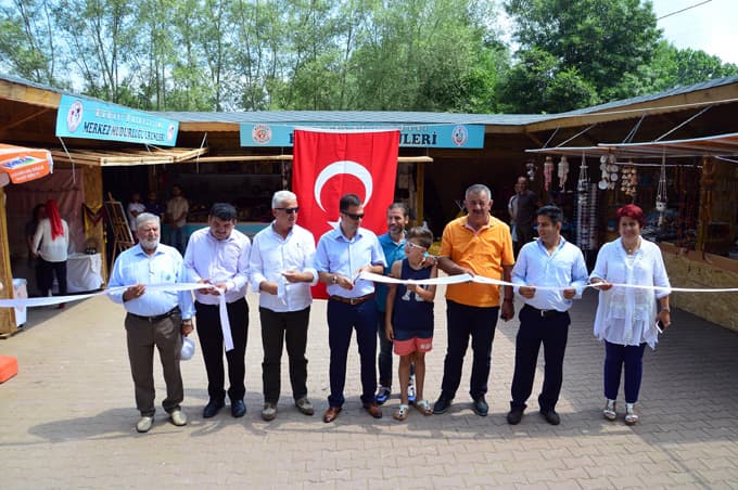 Karasulu kadınlar el emeklerini sundu