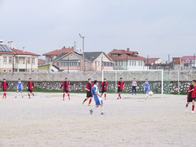 Yıldızlar Futbol&#8217;da Grup Müsabakaları Yapılıyor