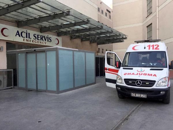 Tatlıdan zehirlenen işçiler hastanelere kaldırıldı
