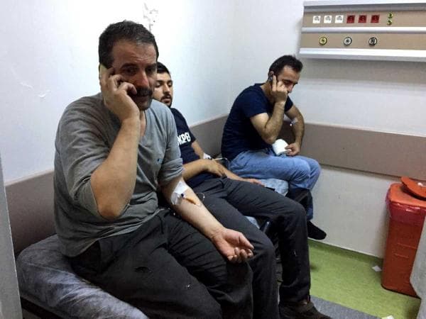 Tatlıdan zehirlenen işçiler hastanelere kaldırıldı
