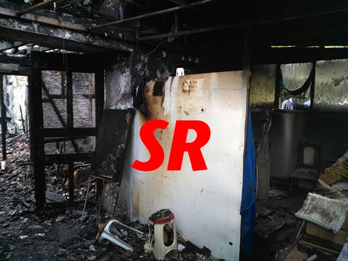 57 yıllık cami çıkan yangında küle döndü