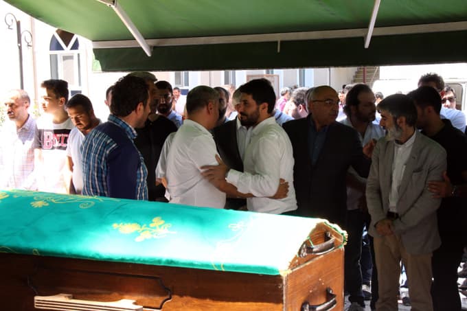 Minik Ecrin son yolculuğuna uğurlandı