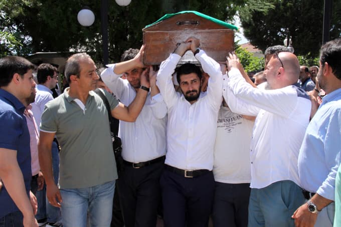 Minik Ecrin son yolculuğuna uğurlandı