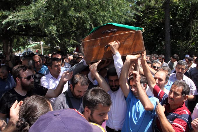 Minik Ecrin son yolculuğuna uğurlandı