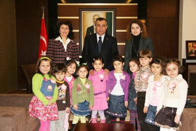 Anaokulu Öğrencilerinden Vali Hüseyin Atak'a Ziyaret