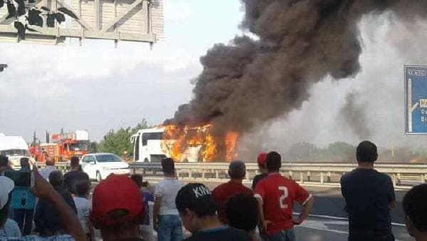 Otobüs alev alev yandı