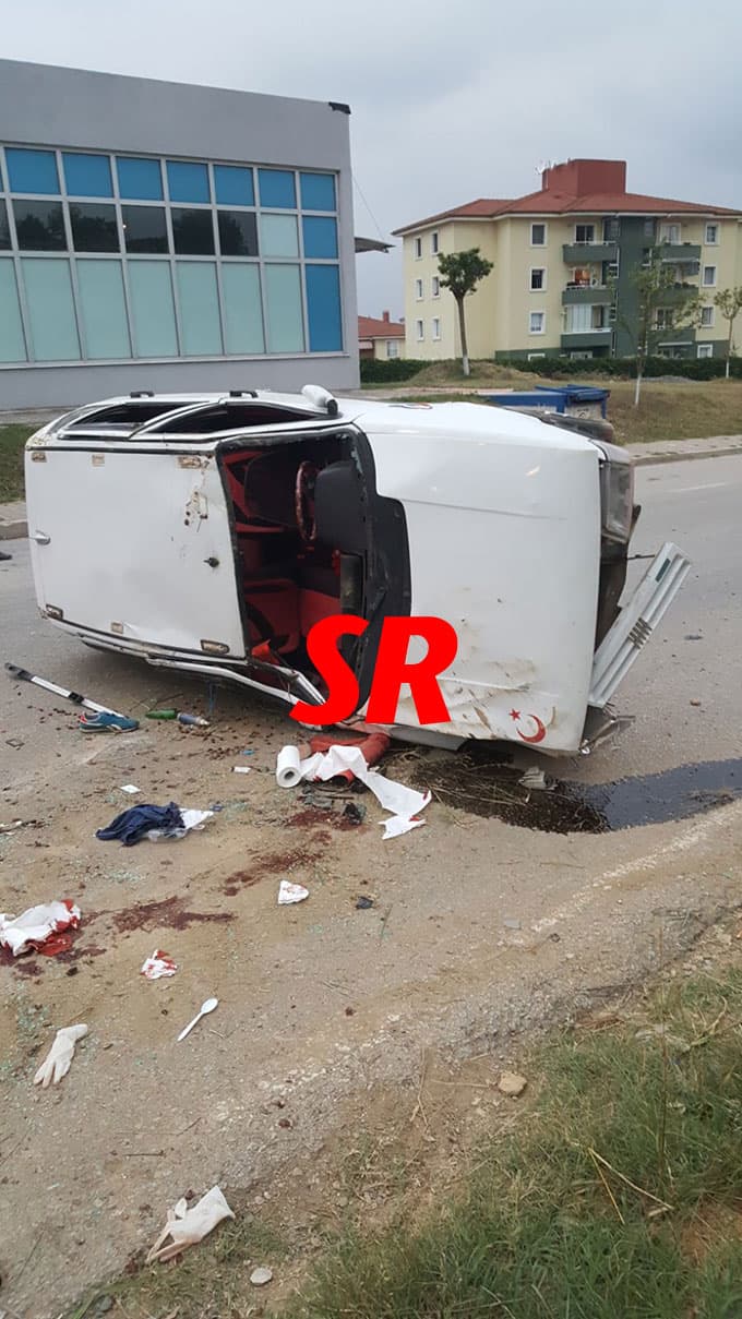 Çarpışmamak için direksiyonu kırdı ama...