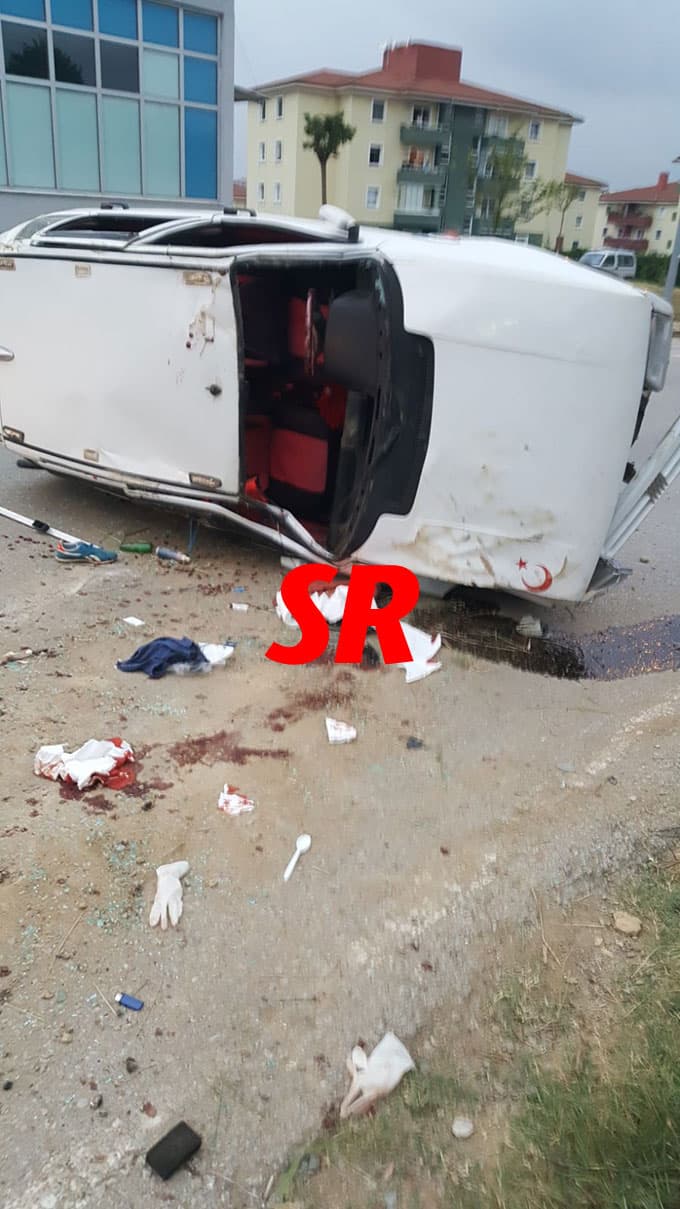 Çarpışmamak için direksiyonu kırdı ama...