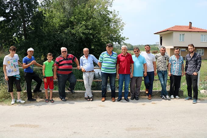 Bu dereden su değil pislik akıyor