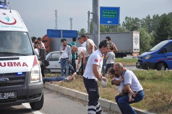 Kavşakta çarpıştılar