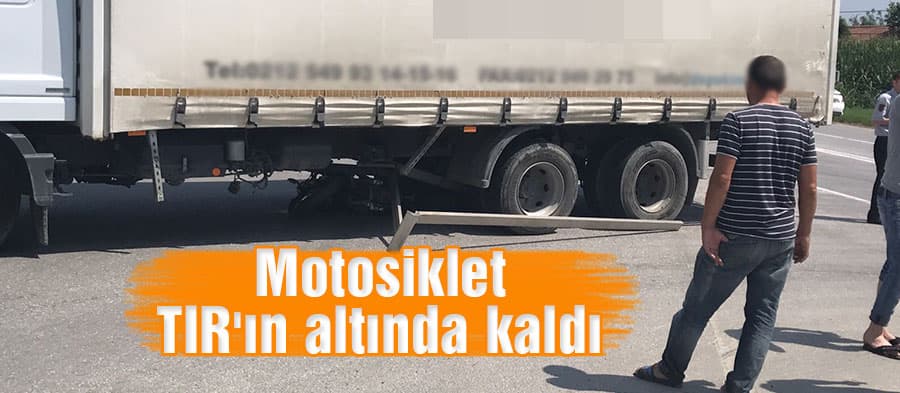 Motosiklet, TIR'ın altında kaldı