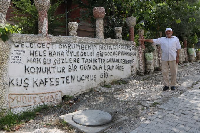  550 bin mozaik taş ile sokağını süsledi