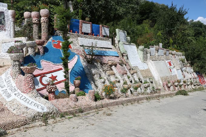  550 bin mozaik taş ile sokağını süsledi