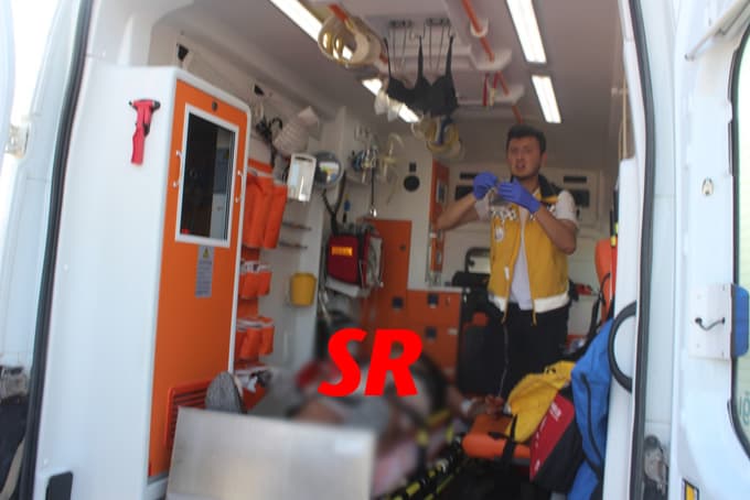 Otomobil ile kamyon çarpıştı: 1 ölü, 8 yaralı