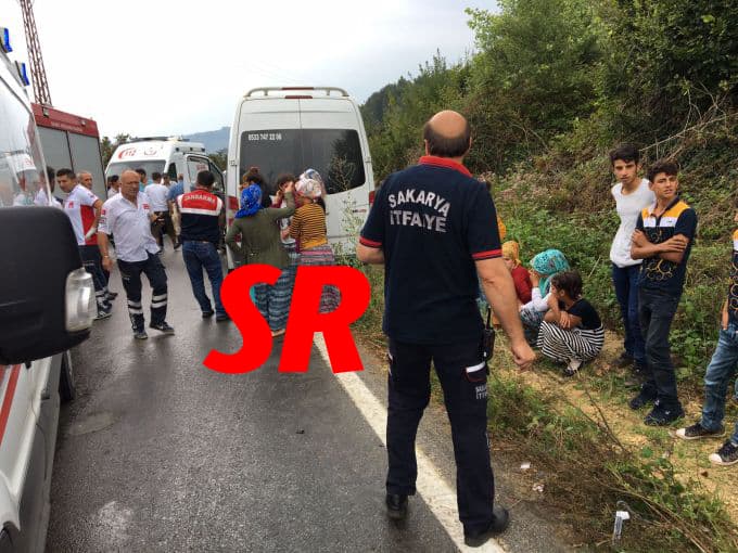 Fındık işçilerini taşıyan minibüs kaza yaptı: 4 yaralı!