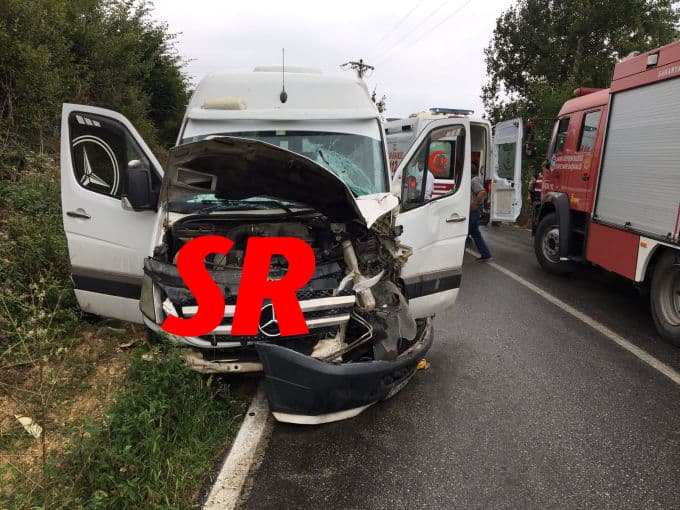 Fındık işçilerini taşıyan minibüs kaza yaptı: 4 yaralı!