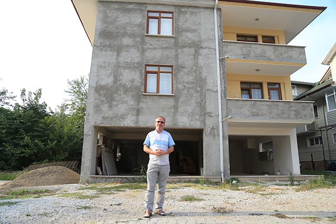 Depremde ailesinden 8 kişiyi kaybetti