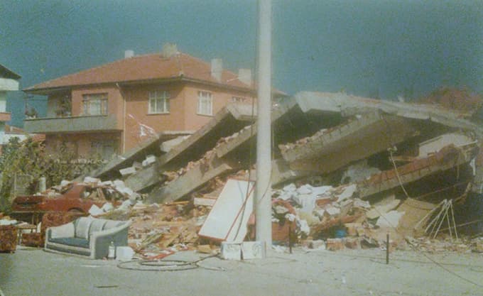 Depremde ailesinden 8 kişiyi kaybetti