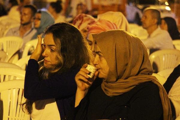 Felaket, 03:02'de demokrasi Meydanı'nda anıldı