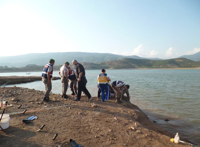 Balık tutmak için gittiği gölette boğuldu