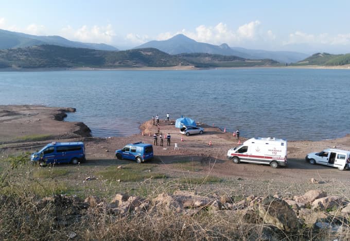 Balık tutmak için gittiği gölette boğuldu
