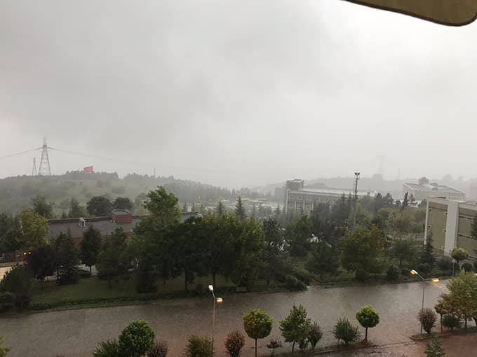 Sakarya, sağanak yağışa teslim oldu