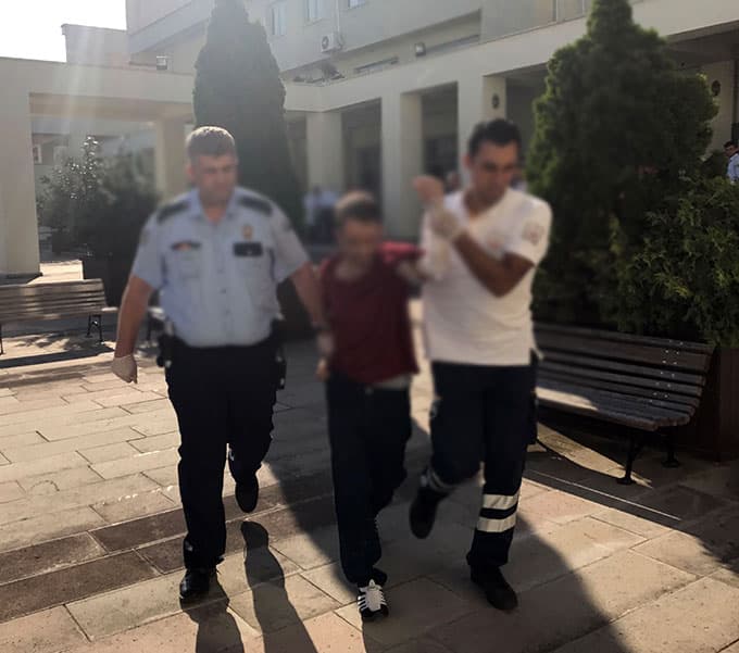Valilik binasına çıktı, intihara teşebbüs etti