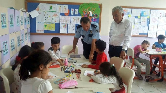 Veliler fındık topladı, çocukları eğitim aldı