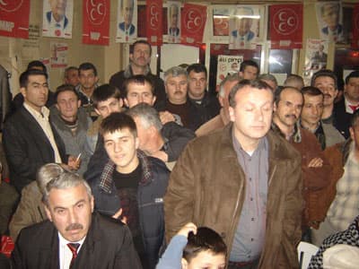 Kutluata, MHP Belediye Başkan Adaylarına Destek Verdi