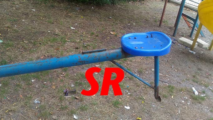 Çocuk parkı tehlike saçıyor