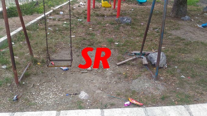 Çocuk parkı tehlike saçıyor
