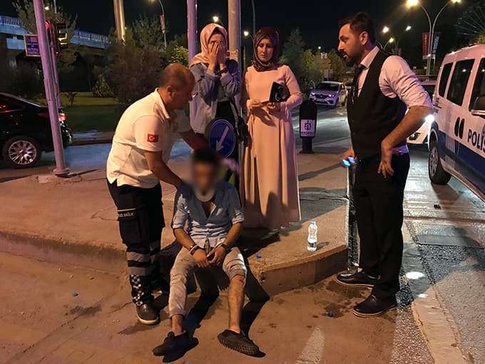 54 plakalı otomobil İzmit'te ticari taksiyle çarpıştı