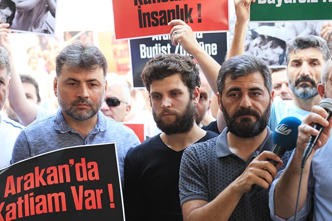 Arakan'daki katliam için bir araya geldiler