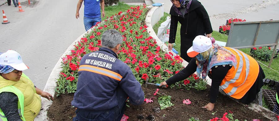 Akyazı Bayrama hazır