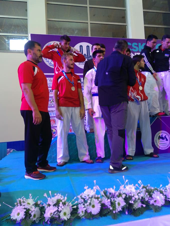 Karate müsabakalarından 3 madalya