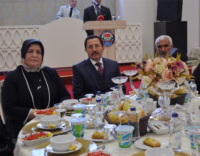 Valilikte, şehit yakınları ve gazilere yemek verildi
