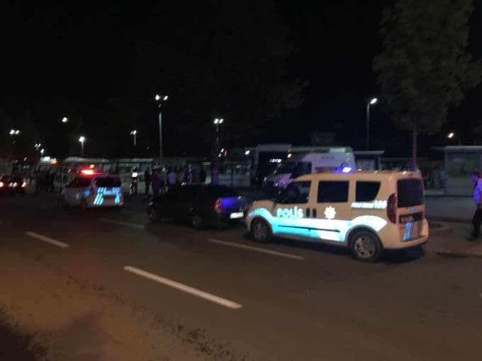 Taksi durağında silahlı saldırı: 2 ölü, 1 yaralı!