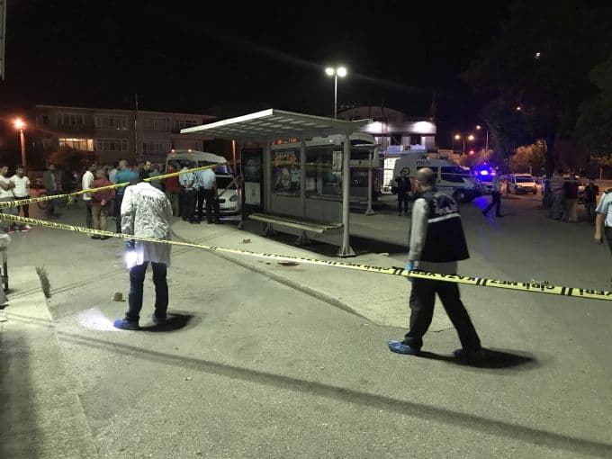 Taksi durağında silahlı saldırı: 2 ölü, 1 yaralı!