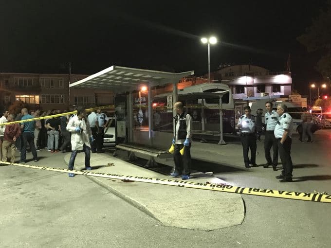 Taksi durağında silahlı saldırı: 2 ölü, 1 yaralı!