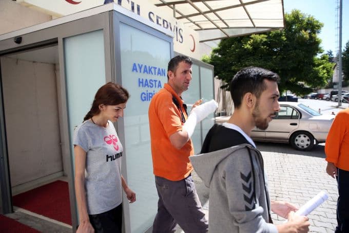 Sakarya'da acemi kasaplar hastanelik oldu