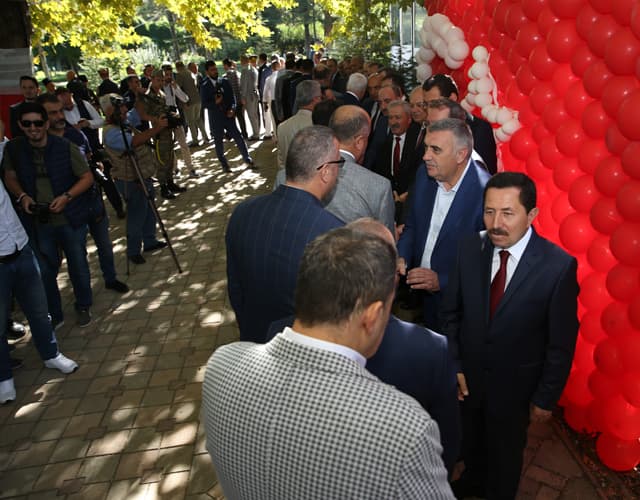 Balkanlıoğlu, il protokolü ve vatandaşlarla bayramlaştı