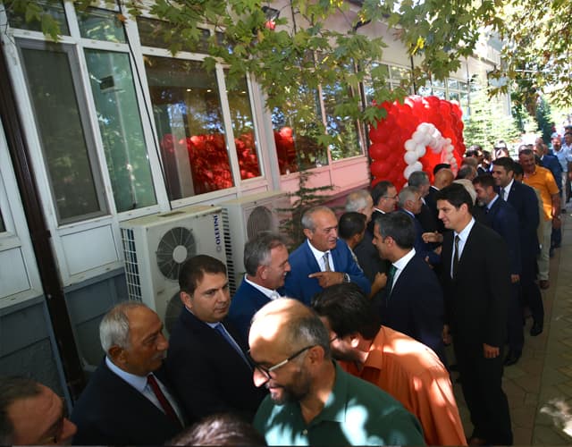 Balkanlıoğlu, il protokolü ve vatandaşlarla bayramlaştı