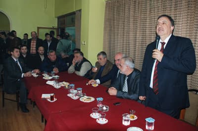 <strong><font face="Arial" size="2" color="#000000">Sandıkta AKP&rsquo;li Belediyeleri Sorgulamalısınız</font></strong> <p><font face="Arial" size="2">T&uuml;rkiye i&ccedil;in &ouml;nemli olan Sakarya&rsquo;da &ouml;nemli bir se&ccedil;imin arifesinde olunduğunu hatırlatan Adapazarı Başkan Adayı Y&uuml;ksel Ayanoğlu; <font color="#333399">&ldquo;Biz 29 Mart se&ccedil;imlerinde şehrimizi 4 yıl idare edecek y&ouml;neticileri se&ccedil;eceğiz. Halkımız bu se&ccedil;imde, AKP belediyelerinden memnun olmadığının cevabın sandıkta verecektir. Bu se&ccedil;imi iyi değerlendirerek, h&uuml;k&uuml;mete g&uuml;zel bir cevap vermeliyiz. Sandıkta AKP&rsquo;li belediyeleri sorgulamalısınız&rdquo; </font>diye konuştu.&nbsp;</font></p>