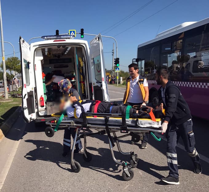 Elektrikli bisiklet ile motosiklet çarpıştı