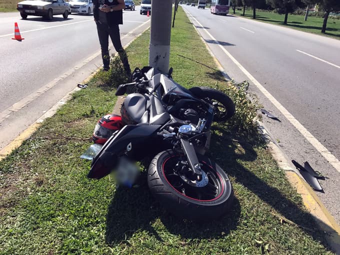 Elektrikli bisiklet ile motosiklet çarpıştı