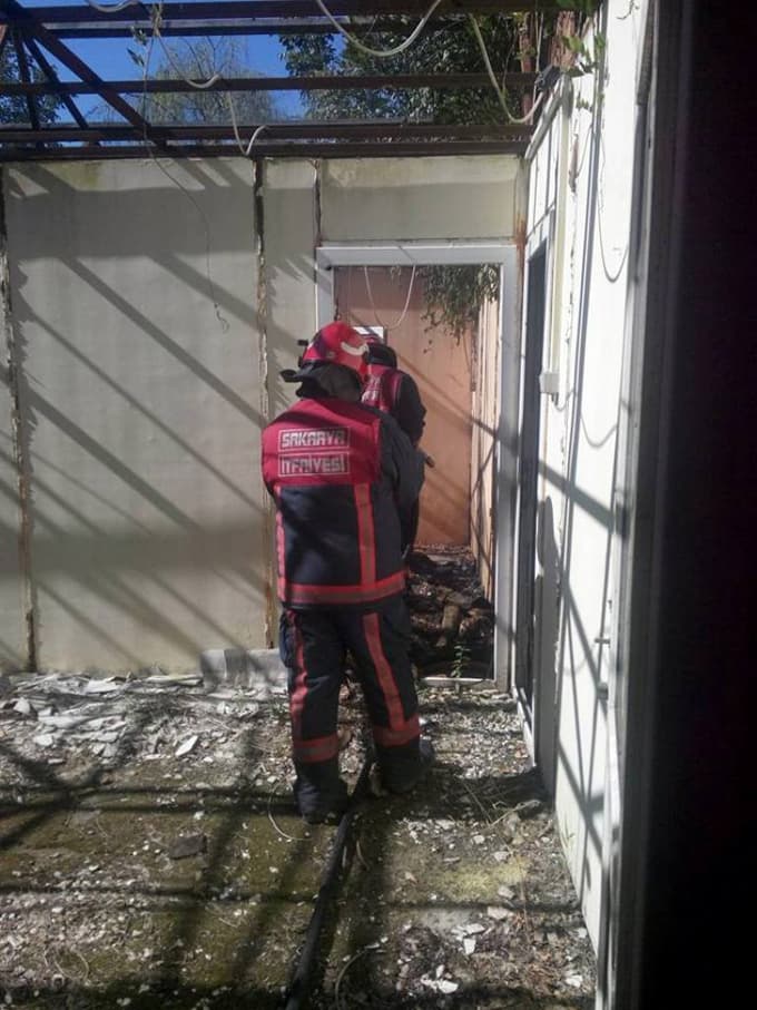 Serdivan'da bulunan barakada yangın çıktı