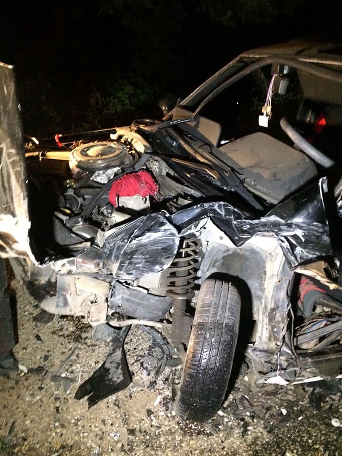 Otomobiller kafa kafaya çarpıştı: 2 yaralı