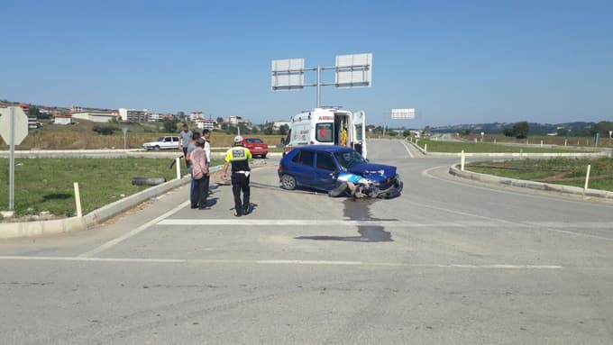 Karasu Kavşağı'nda trafik kazası